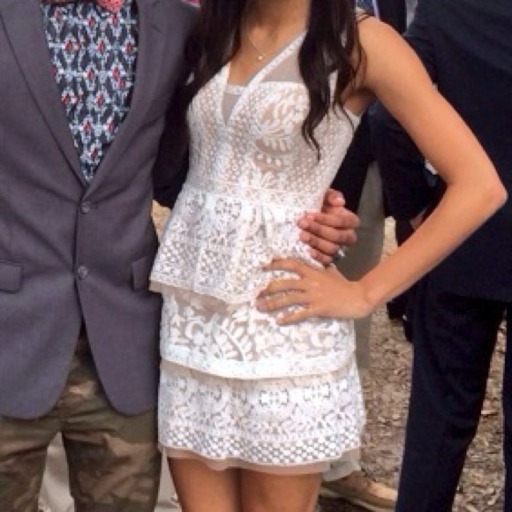 BCBG Max Azria LACE DRESS - Picture 6 of 6